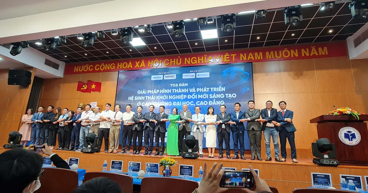 LỄ RA MẮT LÀNG HỌC SINH – SINH VIÊN SÁNG TẠO -  TỌA ĐÀM “GIẢI PHÁP HÌNH THÀNH VÀ PHÁT TRIỂN HỆ SINH THÁI KHỞI NGHIỆP ĐỔI MỚI SÁNG TẠO Ở CÁC TRƯỜNG ĐẠI HỌC, CAO ĐẲNG”