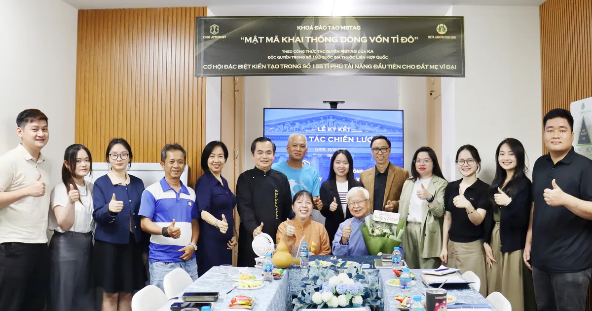 KA ký kết hợp tác với ông Nguyễn Trọng Cơ – Giám đốc Trung tâm UNESCO Nghiên cứu Sưu tầm Cổ vật Việt Nam và ông Nguyễn Văn Minh – CTHĐQT Công ty CP Năng lượng và Hàng hải Biển Đông