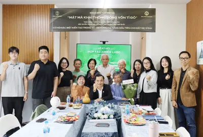 Lễ ký kết hợp tác giữa Công ty CP King Attorney với ông Nguyễn Văn Vũ - Chủ tịch HĐQT Công ty CP Đầu tư Nông nghiệp - Tập đoàn Hoàn Vũ CIG