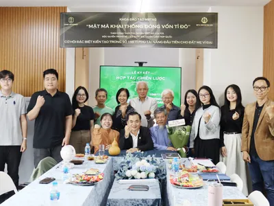 Lễ ký kết hợp tác giữa Công ty CP King Attorney với ông Nguyễn Văn Vũ - Chủ tịch HĐQT Công ty CP Đầu tư Nông nghiệp - Tập đoàn Hoàn Vũ CIG