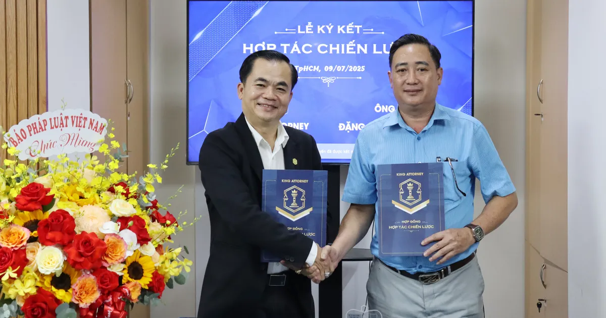 Lễ ký kết hợp tác giữa Công ty Cổ phần King Attorney với ông Đặng Quang Trung và ông Võ Văn Hoàng Minh