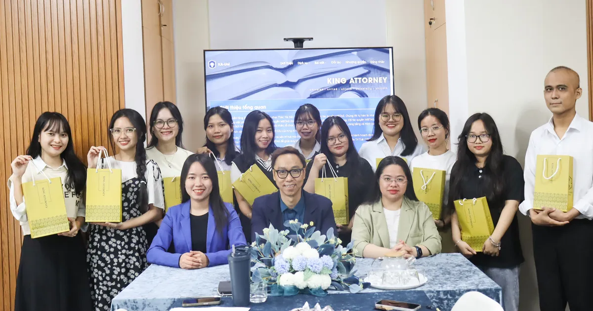 Buổi gặp gỡ thân mật giữa Ban lãnh đạo Công ty Cổ phần King Attorney và các bạn thực tập sinh